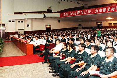 作為推動(dòng)企業(yè)加快發(fā)展三大平臺(tái)之一的人力資源管理提升工作，將是當(dāng)前和今后一段時(shí)期山推股份人力資源管理的首要任務(wù)。