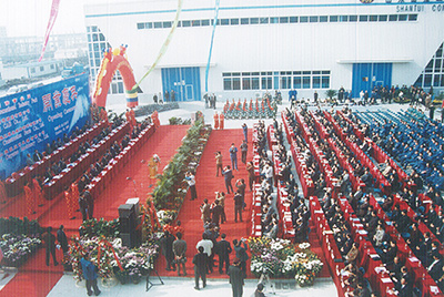 2003年10月29日，山推國(guó)際事業(yè)園開園。